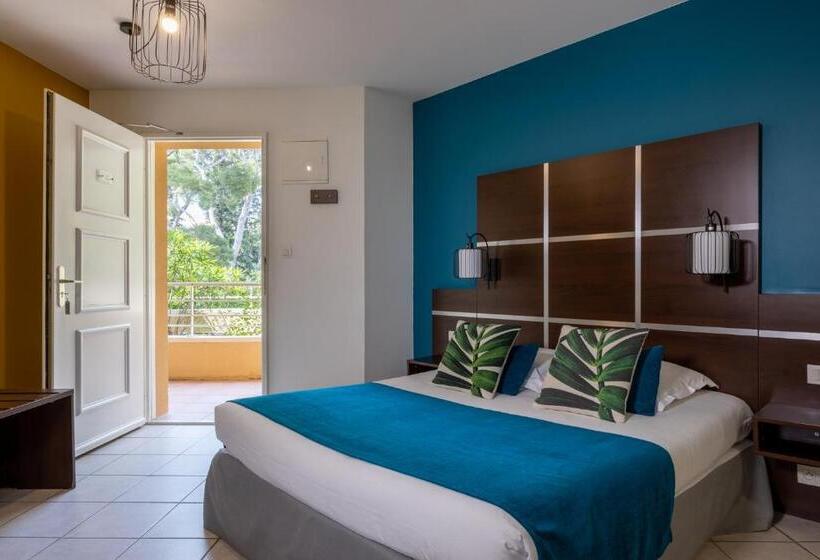Номер Стандарт Трехместный, The Originals City, Hôtel Côté Sud, Marseille Est
