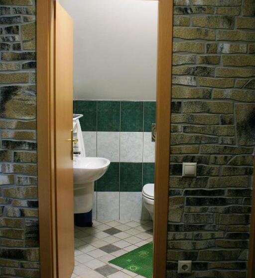 اتاق خانوادگی, Vineyard Inn   Szőlőskert
