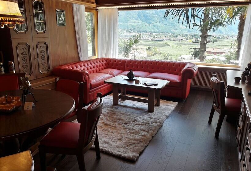 Люкс, Ruster Resort
