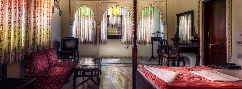 スーペリアールーム, Krishna Palace   A Heritage