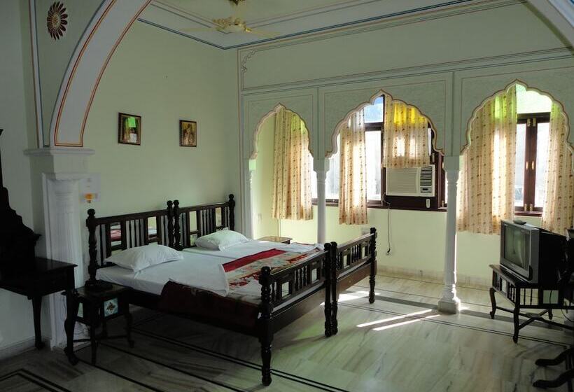 スーペリアールーム, Krishna Palace   A Heritage