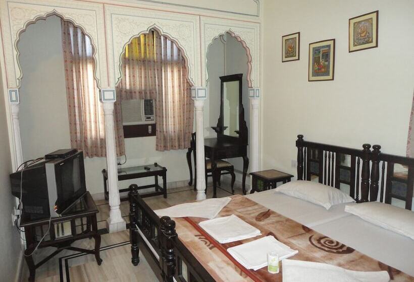 デラックスルーム, Krishna Palace   A Heritage