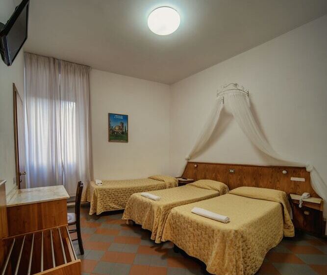 اتاق استاندارد سه نفره, Piccolo Hotel Etruria