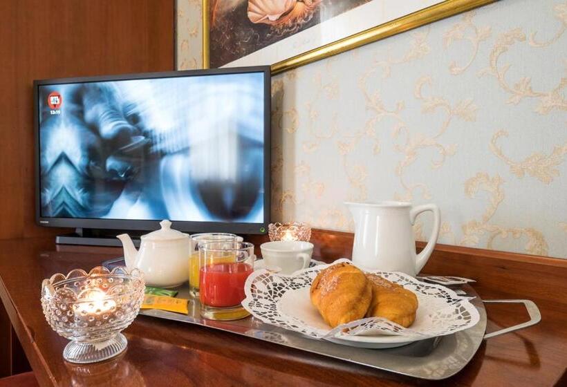 Полулюкс с Балконом, Royal