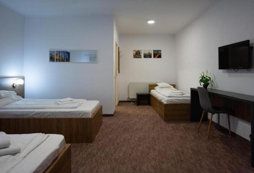 اتاق استاندارد سه نفره, Carnival City Hotel Oradea