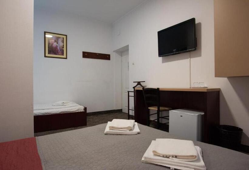 اتاق استاندارد سه نفره, Carnival City Hotel Oradea