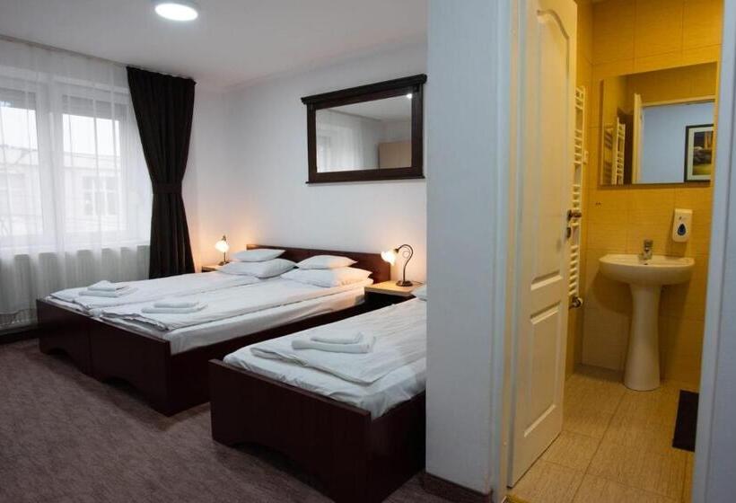 اتاق استاندارد سه نفره, Carnival City Hotel Oradea