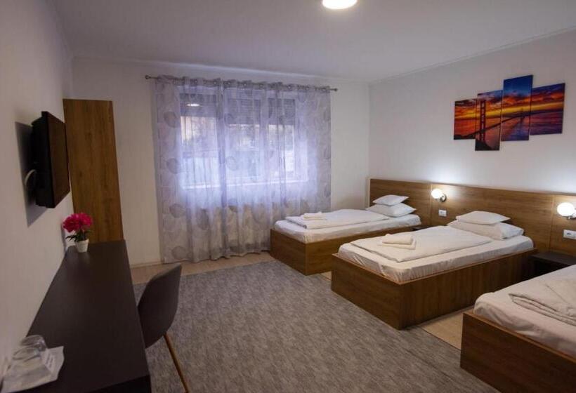 اتاق استاندارد سه نفره, Carnival City Hotel Oradea