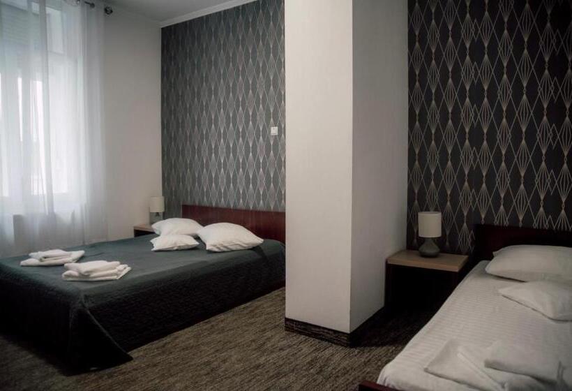 اتاق استاندارد سه نفره, Carnival City Hotel Oradea
