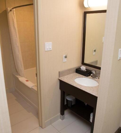 غرفه قياسيه سريرين مزدوجين, Econo Lodge