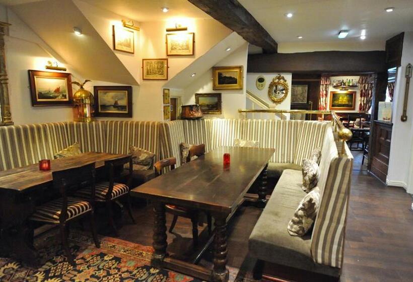 اتاق سوپریور, The Greyhound Coaching Inn