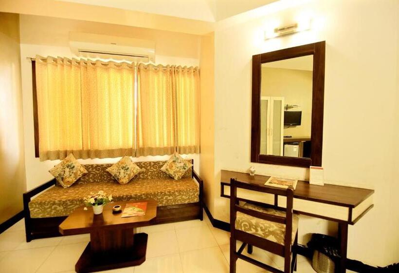 Quarto Deluxe, Ashish Palace