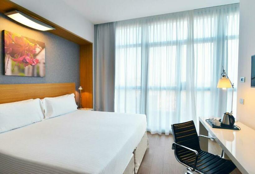 اتاق استاندارد با تخت بزرگ, Hilton Garden Inn Milan North