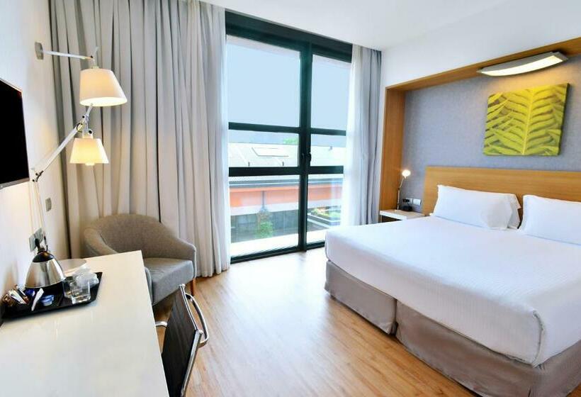 اتاق لوکس با تخت بزرگ, Hilton Garden Inn Milan North