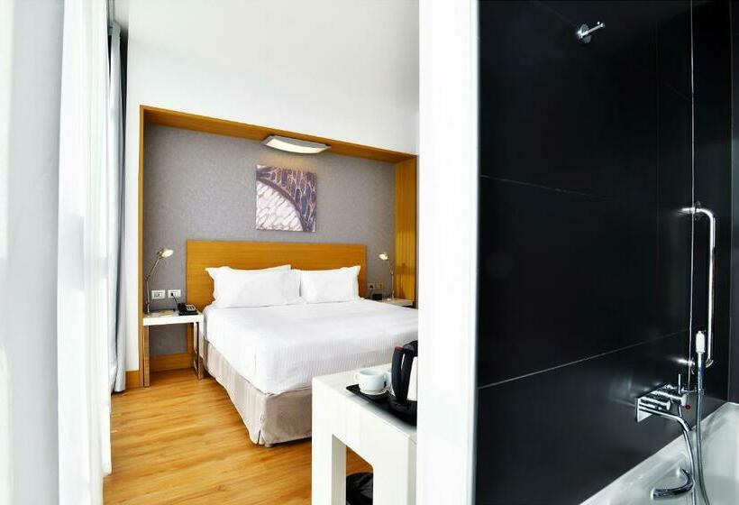 اتاق لوکس با تخت بزرگ, Hilton Garden Inn Milan North