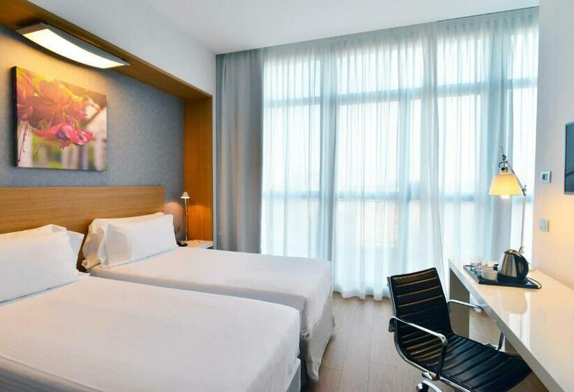 اتاق لوکس, Hilton Garden Inn Milan North