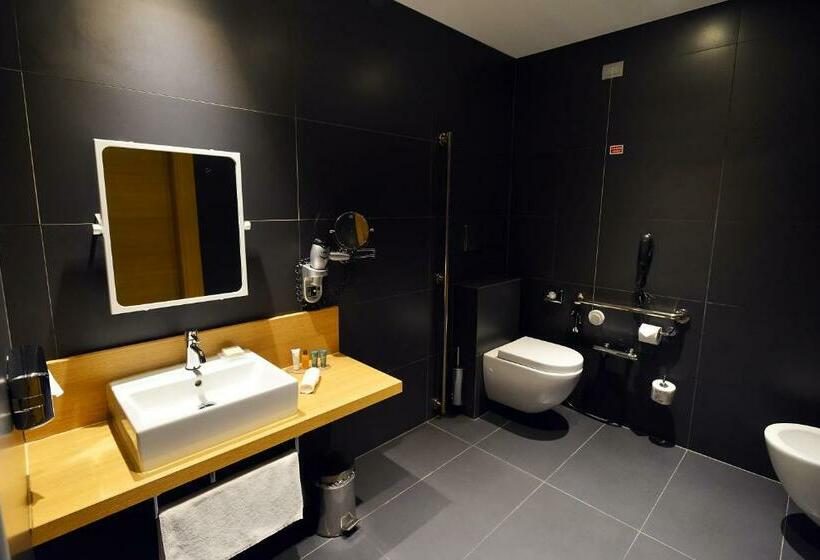 اتاق استاندارد با تخت بزرگ برای معلولان, Hilton Garden Inn Milan North