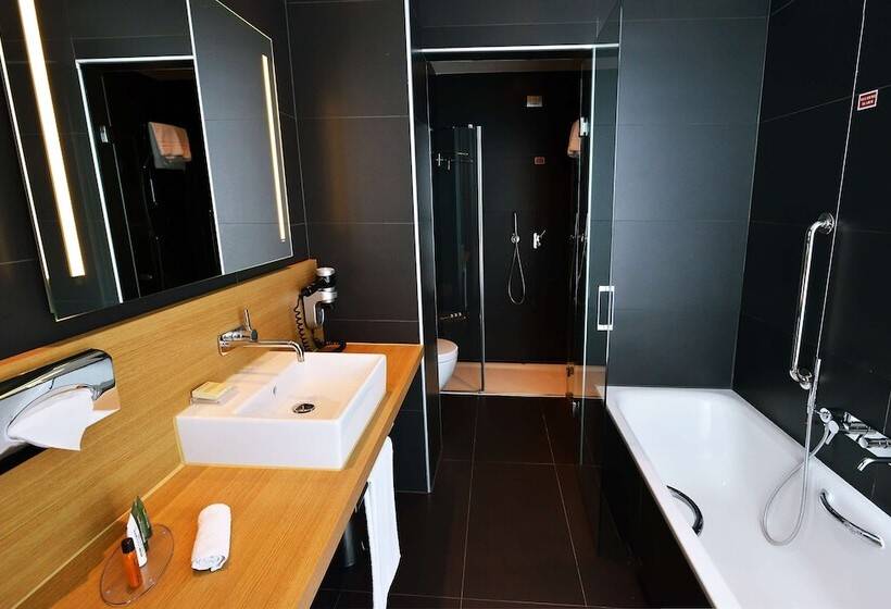اتاق لوکس, Hilton Garden Inn Milan North