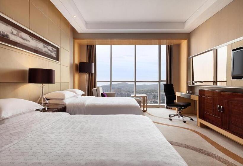 Номер Deluxe, Sheraton Zhenjiang