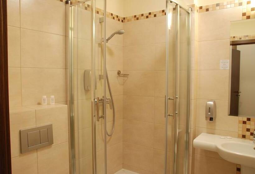 اتاق استاندارد سه نفره, Topaz Poznań Centrum