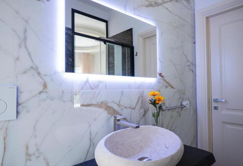 اتاق استاندارد با چشم‌انداز استخر, Luxury B&b La Riserva Dannunziana
