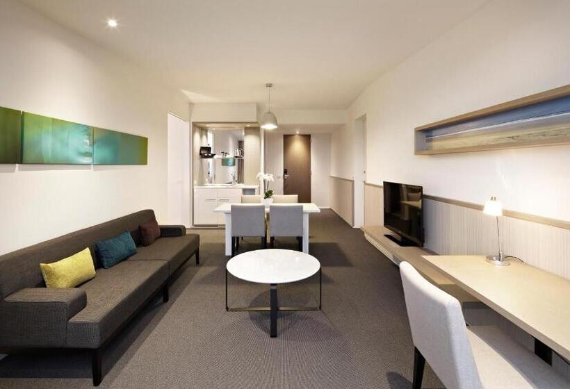 스위트 킹사이즈 침대, Quarters At Flinders