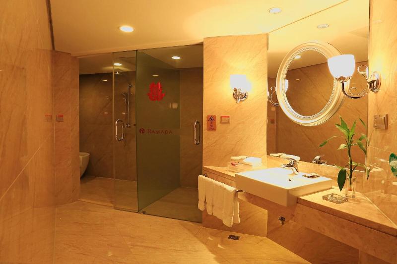 Люкс Кровать Кинг, Ramada Longyan