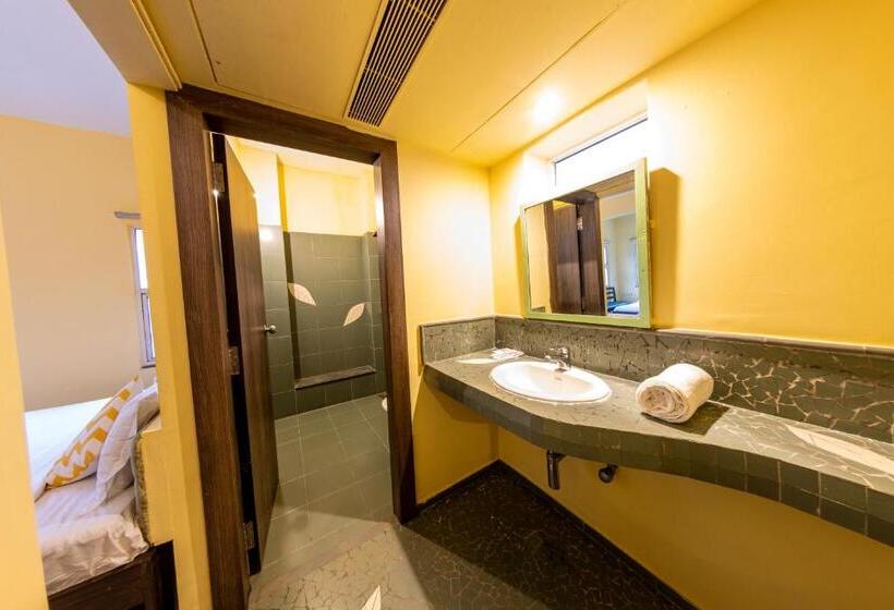سوییت با چشم‌انداز استخر, Sharanam Green Resort