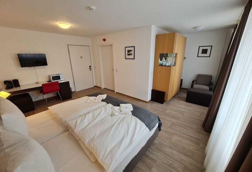 חדר דלוקס, Check Inn Hotels   Offenbach