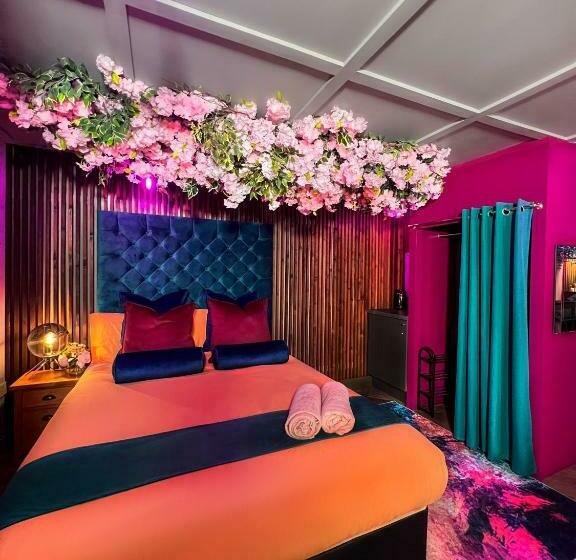 آپارتمان 1 خوابه, The Ultimate Hen Suite With Bar & Makeup Room