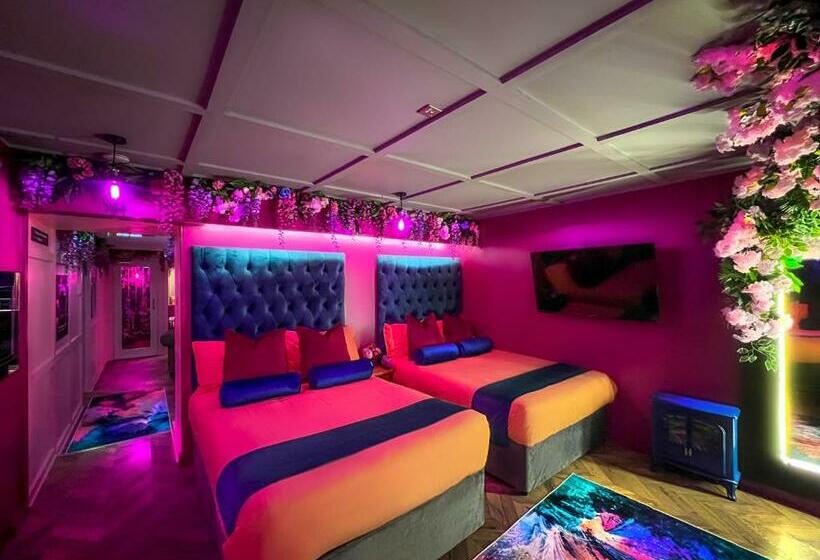 آپارتمان 1 خوابه, The Ultimate Hen Suite With Bar & Makeup Room