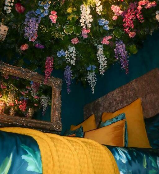 آپارتمان 1 خوابه, The Ultimate Hen Suite With Bar & Makeup Room