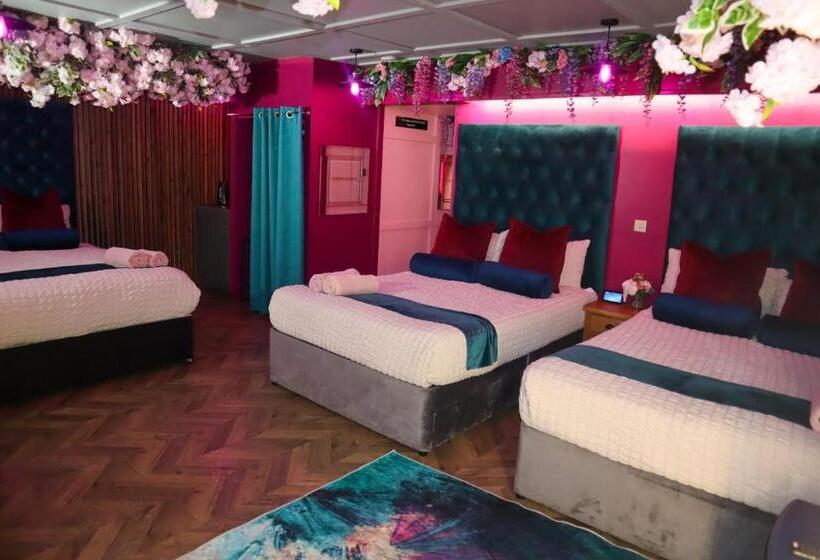 آپارتمان 1 خوابه, The Ultimate Hen Suite With Bar & Makeup Room