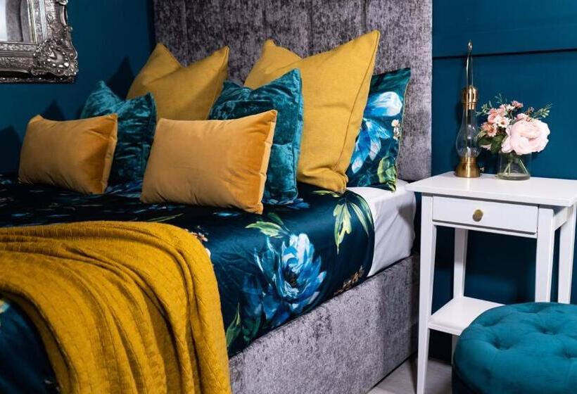 آپارتمان 1 خوابه, The Ultimate Hen Suite With Bar & Makeup Room