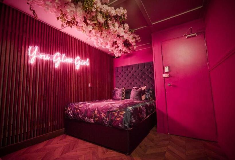 آپارتمان 1 خوابه, The Ultimate Hen Suite With Bar & Makeup Room