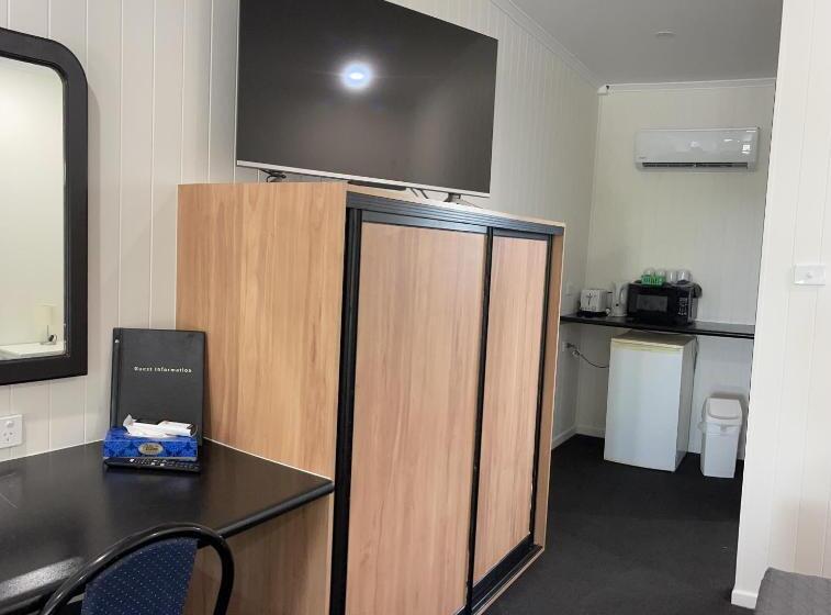 디럭스 룸, Albert Park Motor Inn King Beds Pool Shaded Parking