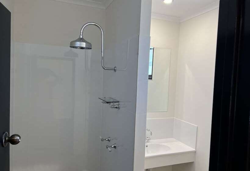 디럭스 룸, Albert Park Motor Inn King Beds Pool Shaded Parking