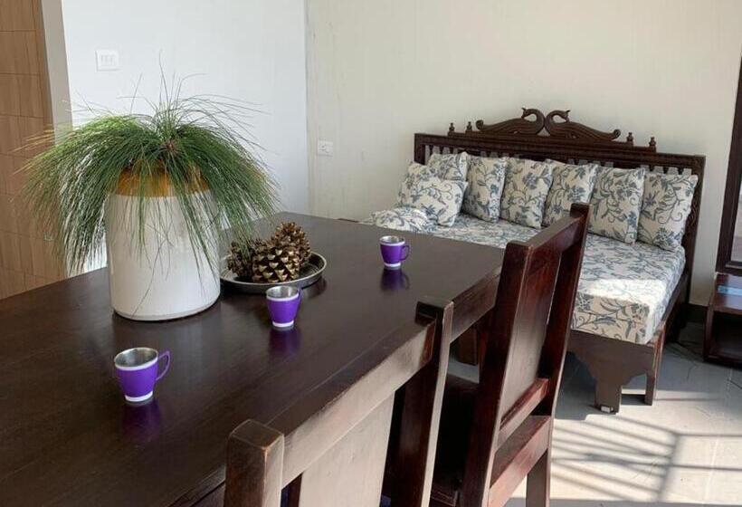 발코니가 있는 스위트, Blusalzz Escapade Resort Lansdowne