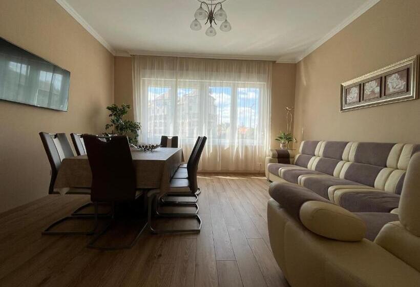 آپارتمان 1 خوابه, Camille Apartmanhouse