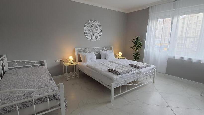 استودیوی استاندارد, Camille Apartmanhouse