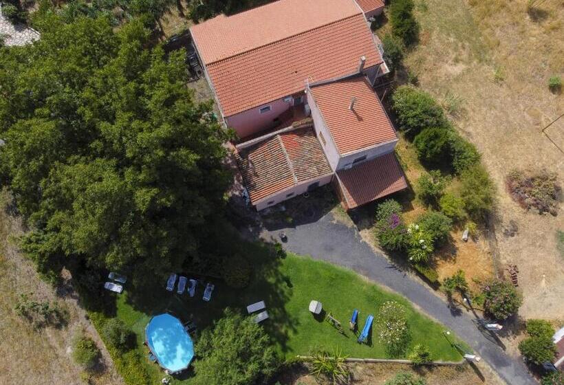 إستوديو سوبيريور, Villa Nadira