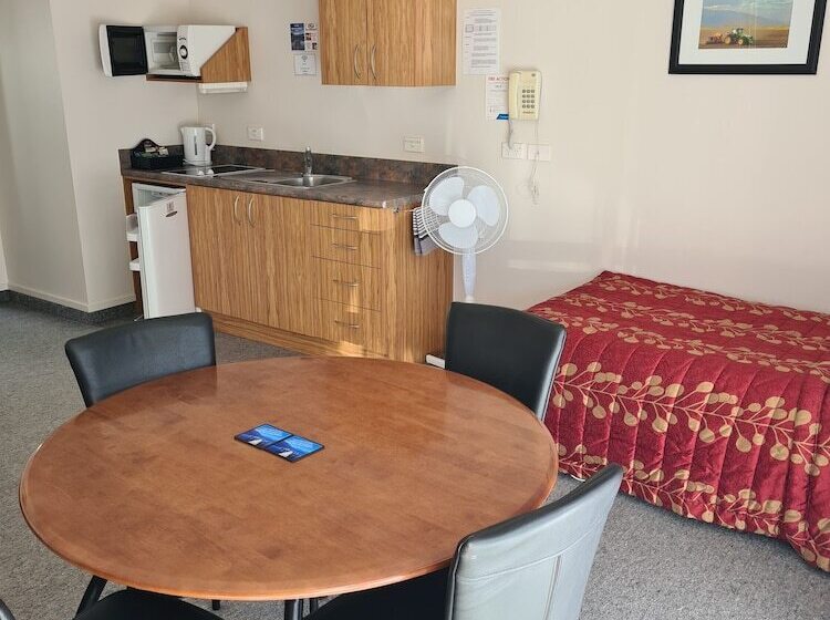 דירת חדר, Arran Motel