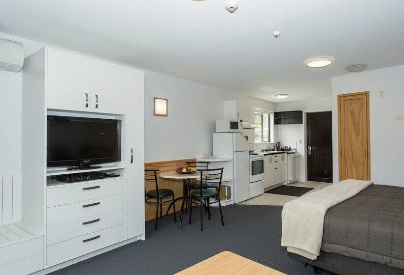 스탠다드 스튜디오, Clearbrook Motel & Serviced Apartments