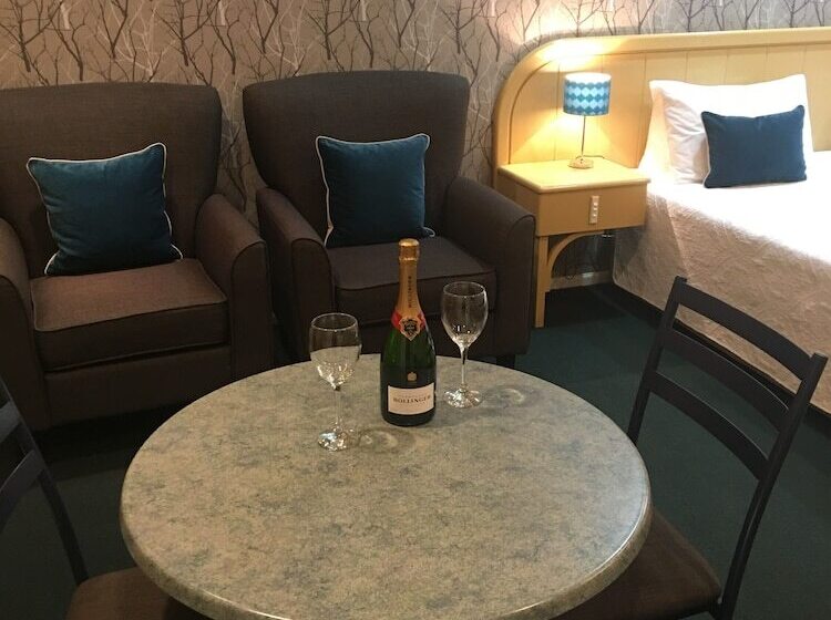Апартаменты 2 Спальни, Village Motel