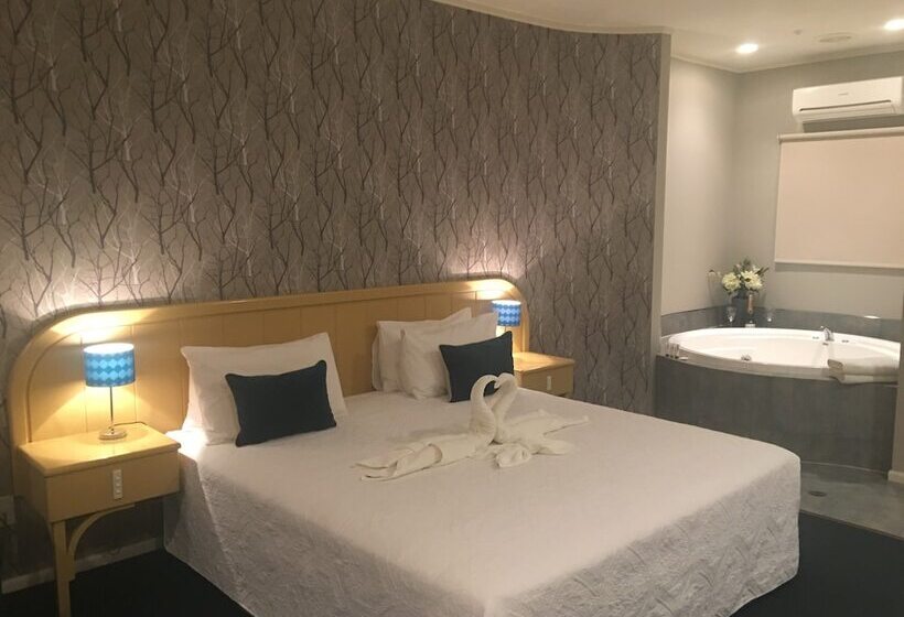 Апартаменты 2 Спальни, Village Motel