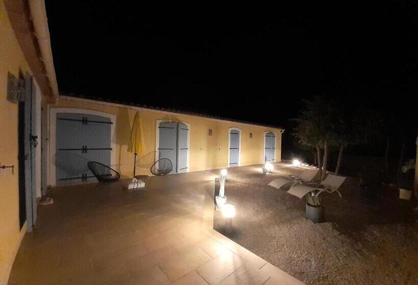 Номер Deluxe, Chambres D Hãƒæ’ã‚â´tes Dans Authentique Mas Avec Piscine En Provence