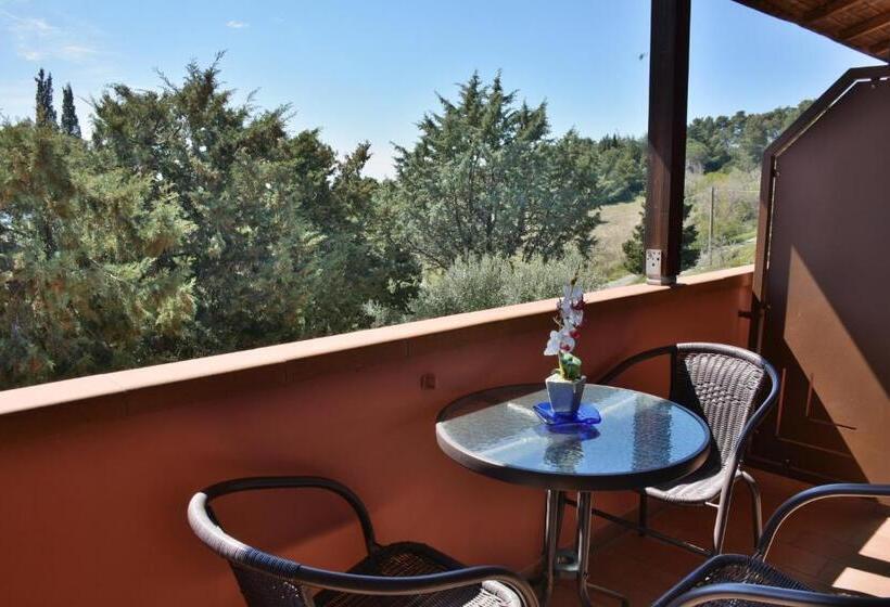 Трехместный Номер Стандарт с Балконом, Villa Paradiso