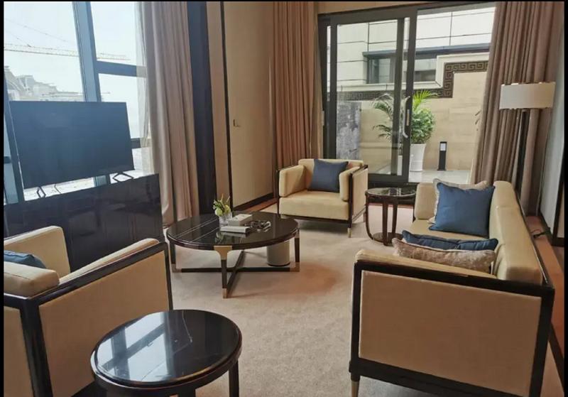 Люкс Клуб, Wyndham Grand Tongren Downtown