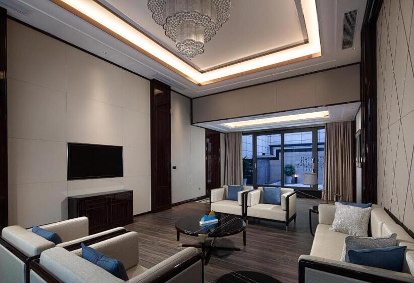 Люкс Клуб, Wyndham Grand Tongren Downtown