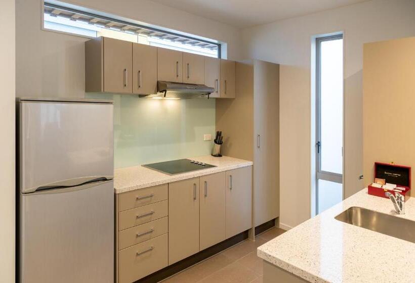 Дом 4 Спальни, Boulcott Suites